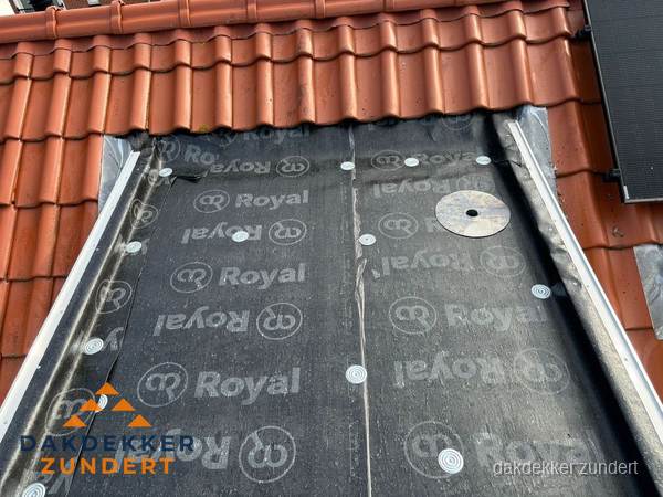 Nieuw dak met dakpannen en Royal onderlaag bij woning in Zundert