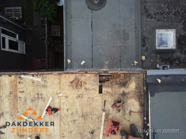 Dakschade en renovatie plat dak vanuit de lucht in Zundert Dakschade en renovatie plat dak vanuit de lucht in Zundert