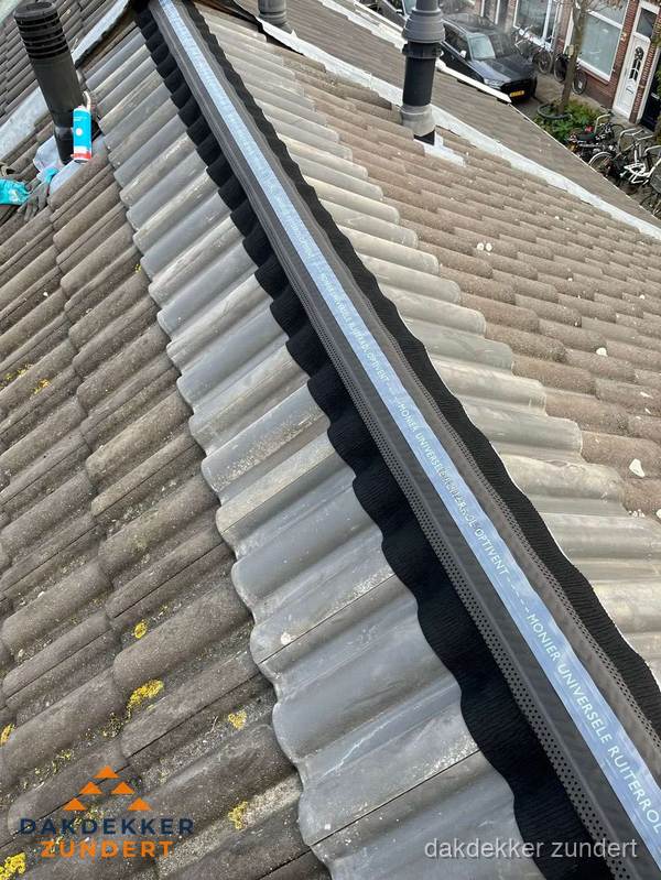 Nokvorst met Monier ventilatie op schuin pannendak in Zundert