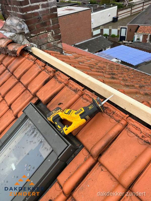Kosten dak vervangen: werkzaamheden aan pannendak in Zundert