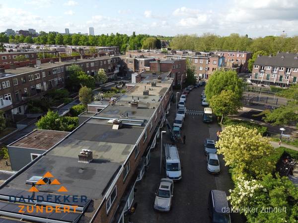 Luchtfoto dakinspectie woonwijk in Zundert Luchtfoto dakinspectie woonwijk in Zundert