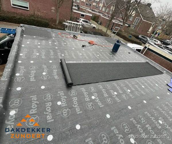 Dakrenovatie plat dak met bitumen dakbedekking in Zundert