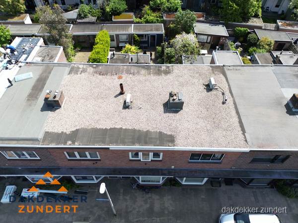 Plat dak met grindballast en dakdoorvoeren in Zundert Plat dak met grindballast en dakdoorvoeren in Zundert