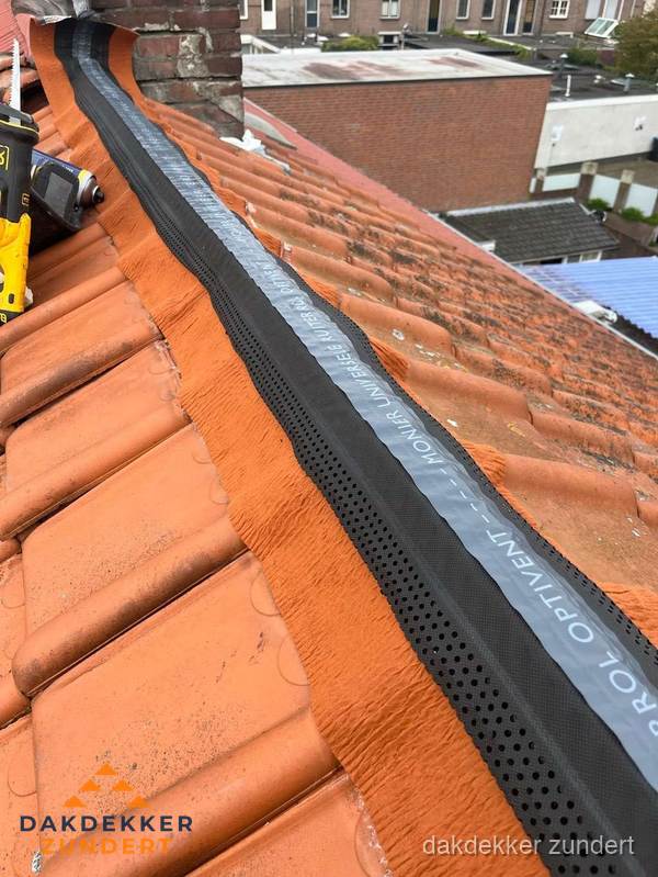 Nokventilatie installeren op hellend pannendak in Zundert